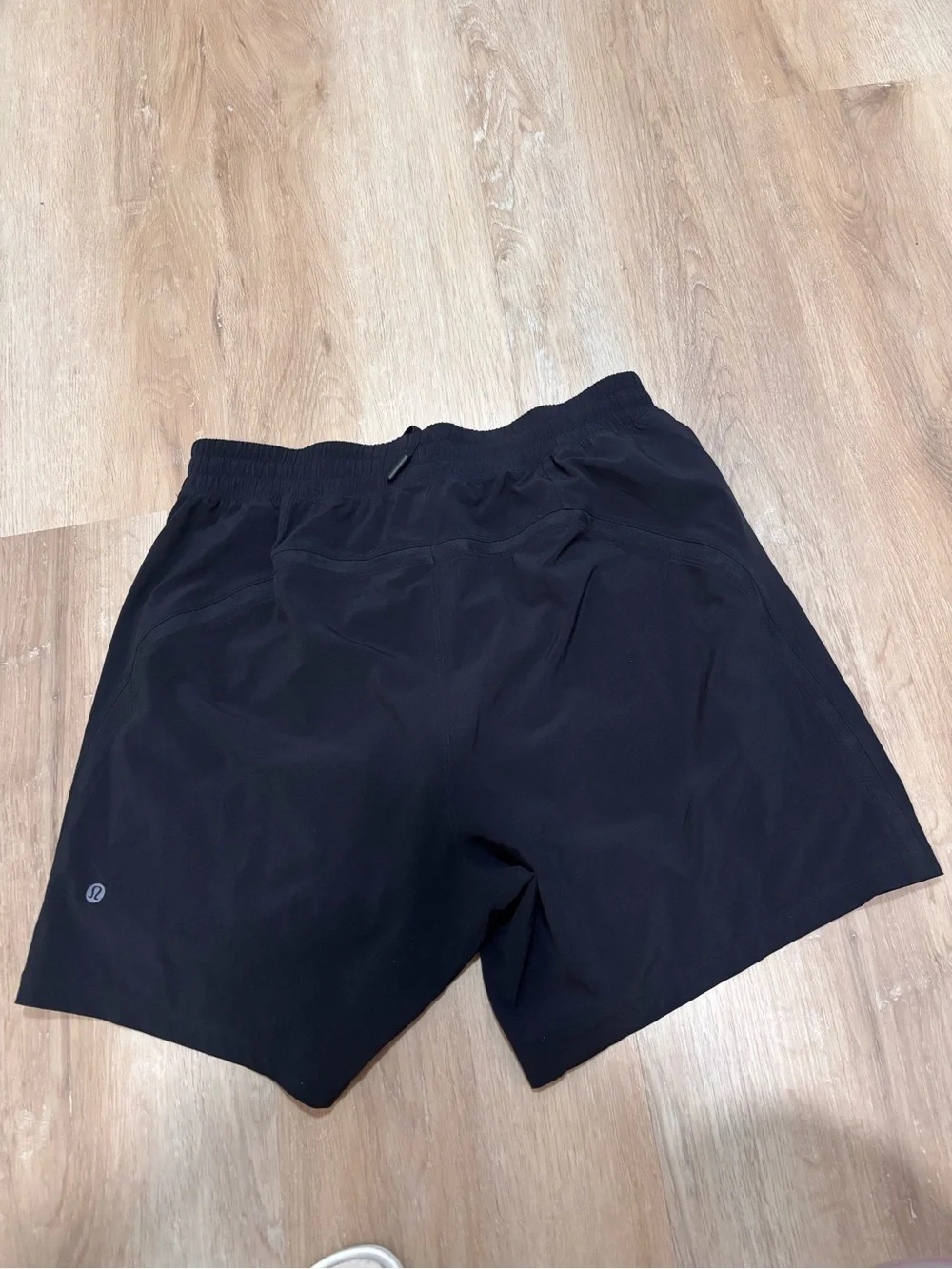Lululemon men’s pace breaker linersless Short size M